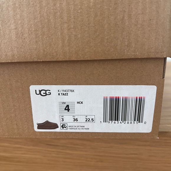 Classic Ugg slipper size 4 kids size 6 womens - Picture 4 of 5